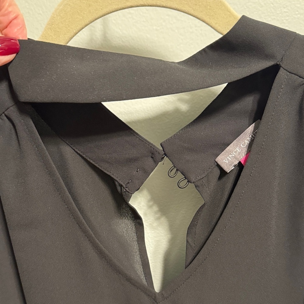 Vince Camuto Sleeveless Black Women's Top - Picture 2 of 6